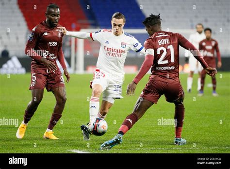 olympique lyon v fc metz